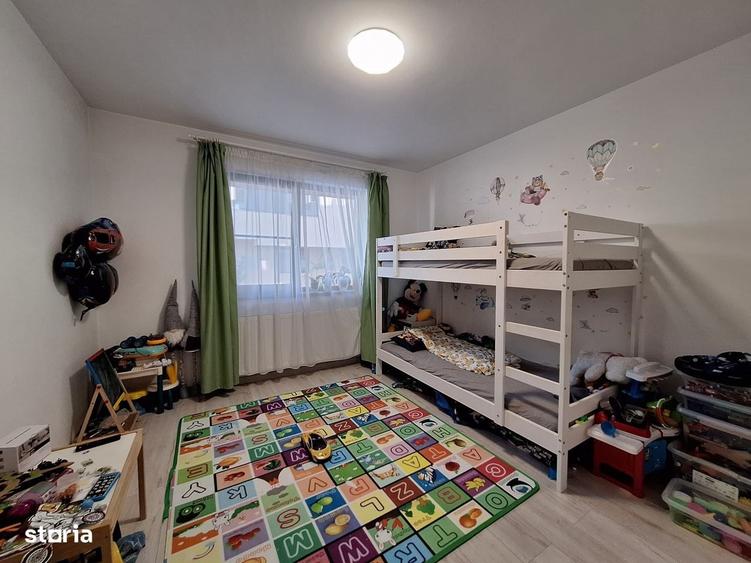 Apartament cu 3 camere semidecomandat în Florești