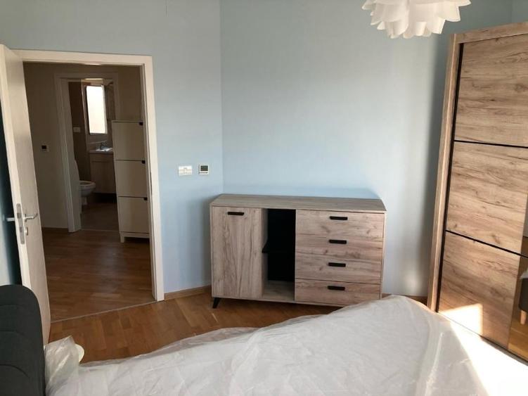 Apartament cu 3 camere semidecomandat, mobilat în Aradului