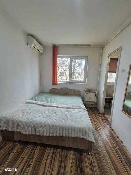 Garsonieră în Vest