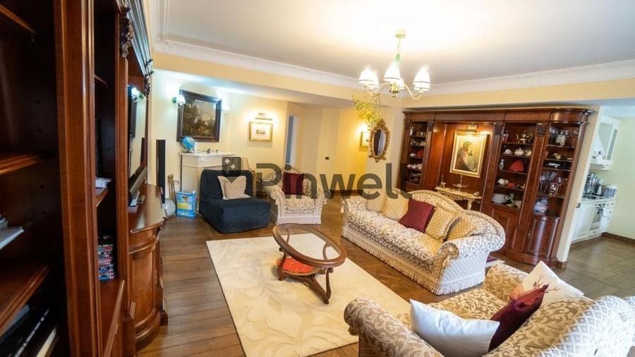 Apartament cu 4 camere decomandat, mobilat în Predeal