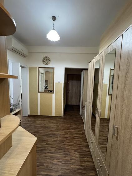Apartament cu 3 camere semidecomandat în Ultracentral
