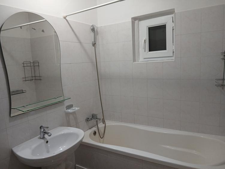 Apartament cu 2 camere decomandat în Nicolina