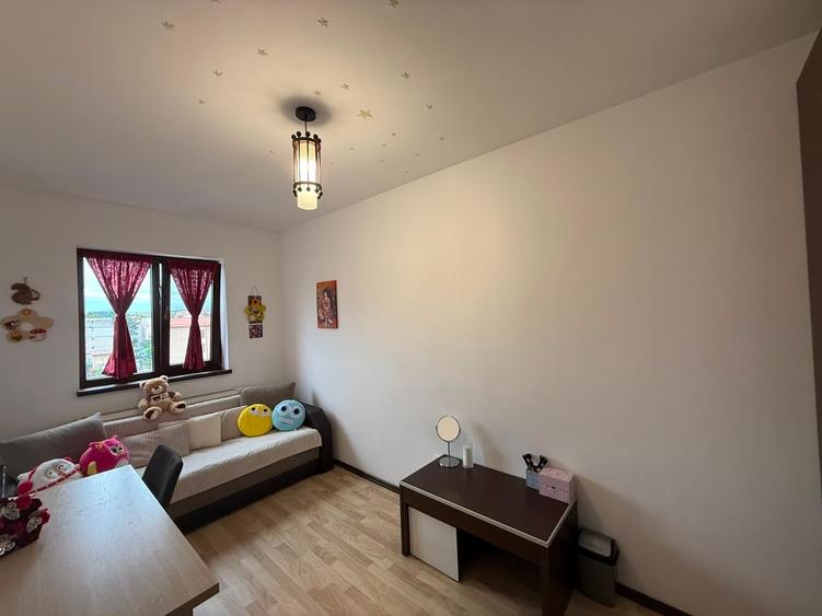 Apartament cu 3 camere decomandat în Gojdu