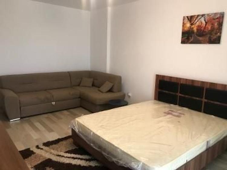 Garsoniera 55 mp, cu pat si canapea, bucatarie inchisa , dresing generos, metrou la 5 min politehnica, afi , statie autobuz in fata blocului, propriet - 5