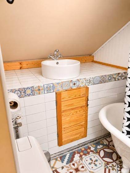 Apartament cu 3 camere semidecomandat, mobilat în Central