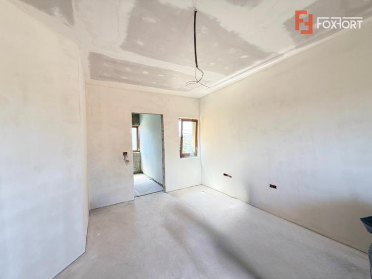 Casă cu 5 camere cu Teren 348 Mp în Săcălaz