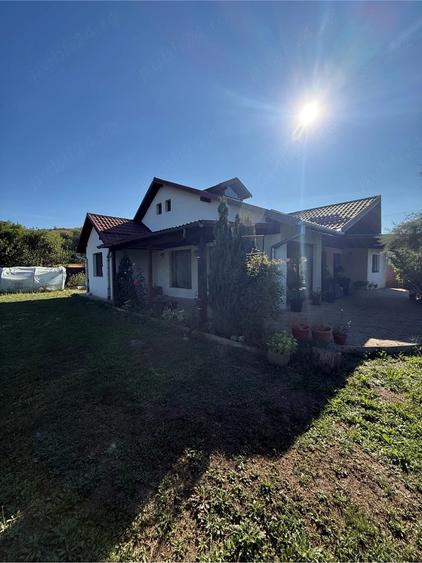 Casă cu 2 camere cu Teren 1300 Mp în Săcălaia