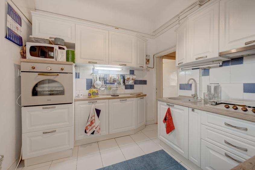 Apartament cu 4 camere decomandat, mobilat în Armeneasca