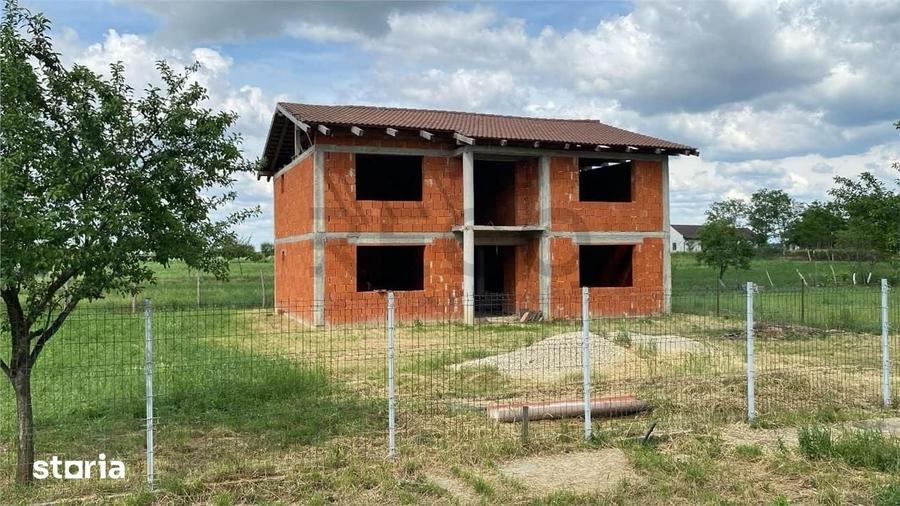 Casă cu 4 camere cu Teren 334 Mp în Gepiu