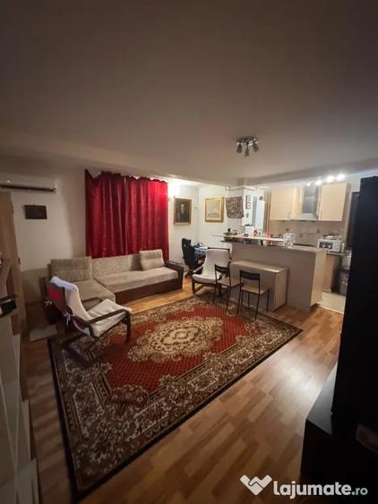 Apartament cu 3 camere semidecomandat în Central