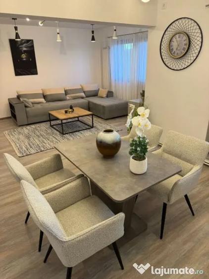 Apartament cu 3 camere decomandat în Sud