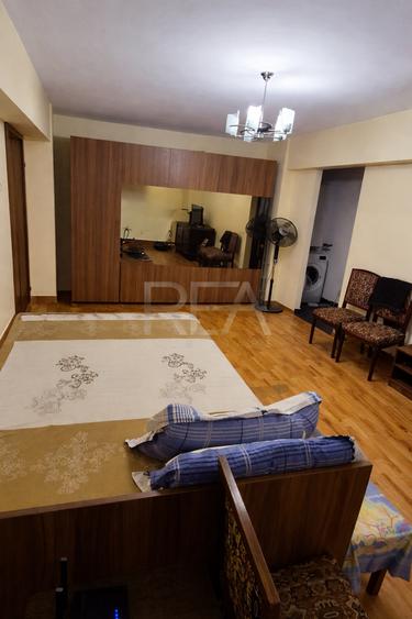 Apartament cu 3 camere semidecomandat, mobilat în Titan