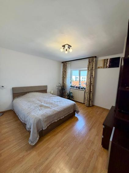 Garsonieră decomandată în Far