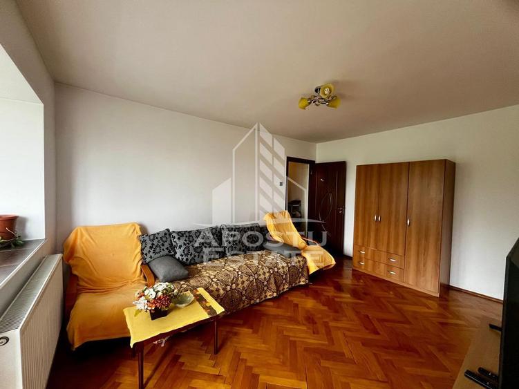 Apartament cu 4 camere semidecomandat, mobilat în Take Ionescu