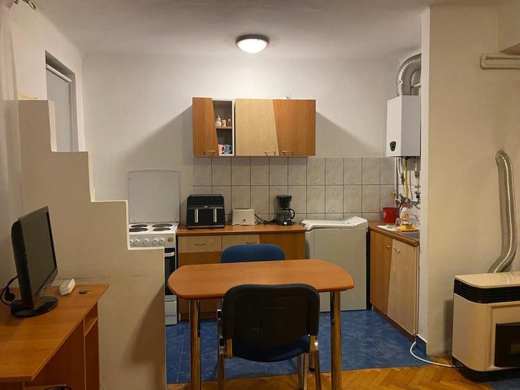 Garsonieră decomandată în Central