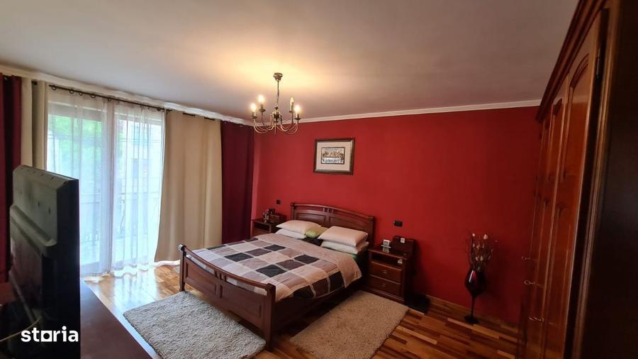 Casă cu 4 camere în Central