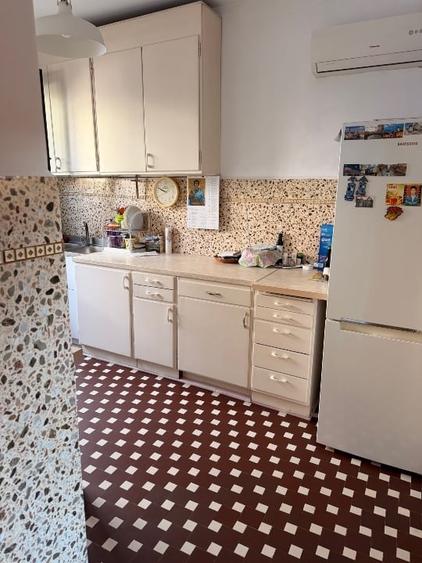 Apartament cu 4 camere decomandat, mobilat în Dacia