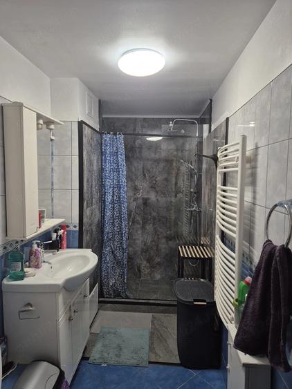 Apartament cu 3 camere semidecomandat în Colentina
