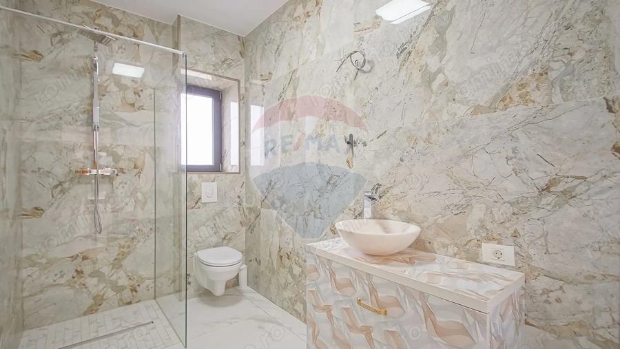 Casă cu 5 camere cu Teren 400 Mp în Bunloc