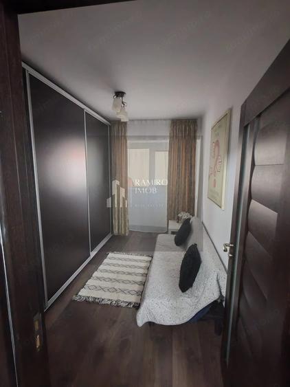 Apartament cu 3 camere semidecomandat în Alexandriei