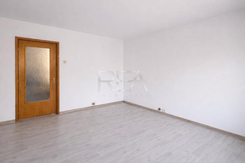 Apartament cu 3 camere decomandat în P-ța Muncii