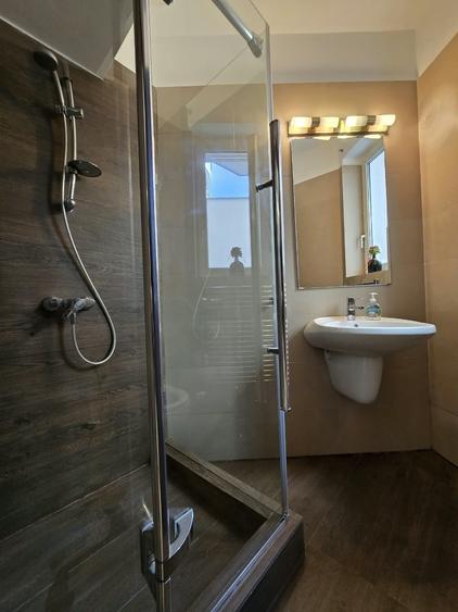 Apartament cu 5 camere în Nordului