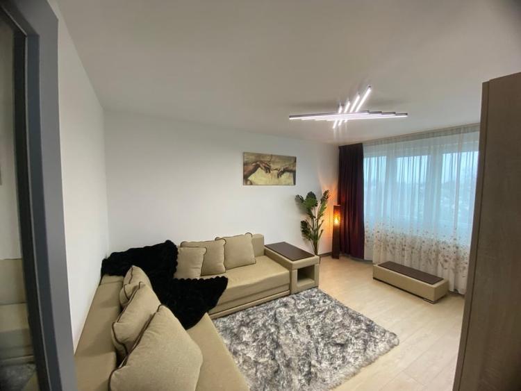 Apartament cu 2 camere decomandat, mobilat în Eroii Revoluției