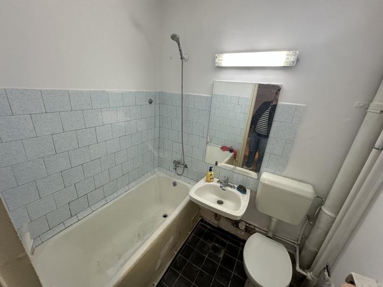 Apartament cu 2 camere semidecomandat, mobilat în Berceni
