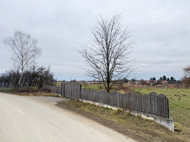 Teren Construcții intravilan de 4732 mp, în Lunca Mărcușului