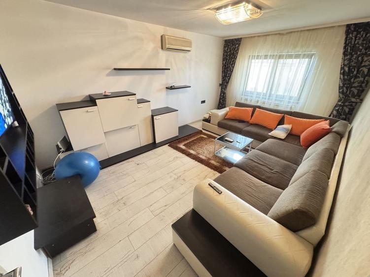 Apartament cu 3 camere decomandat, mobilat în Casa de Cultură