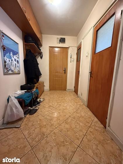 Apartament cu 4 camere decomandat în Drumul Taberei