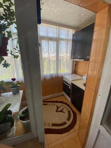 Apartament cu 2 camere decomandat în Motru