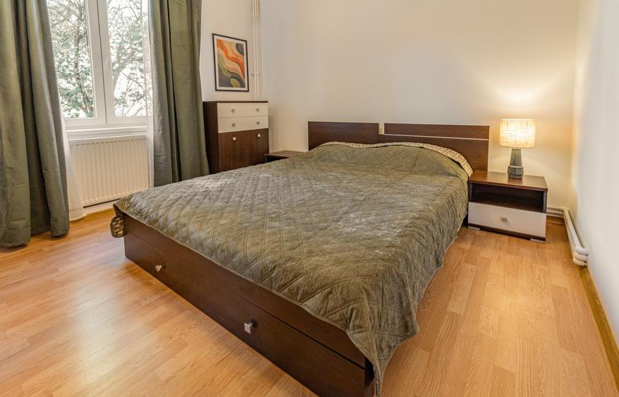 Apartament cu 3 camere decomandat, mobilat în Berceni