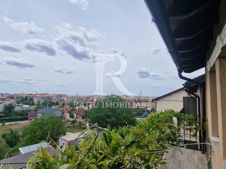 Apartament cu 3 camere decomandat, mobilat în Rogerius