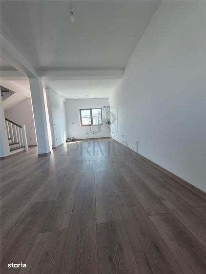 Casă cu 4 camere decomandat în Moșnița Veche