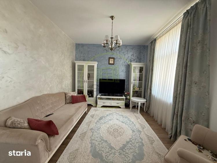 Casă cu 10 camere cu Teren 458 Mp în Central