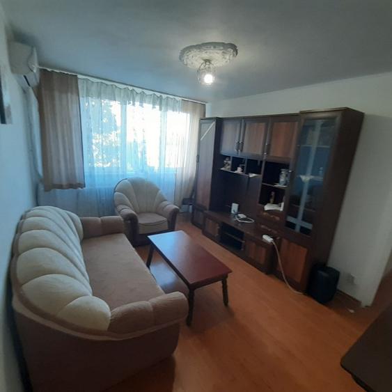 Apartament cu 4 camere semidecomandat în Drumul Taberei