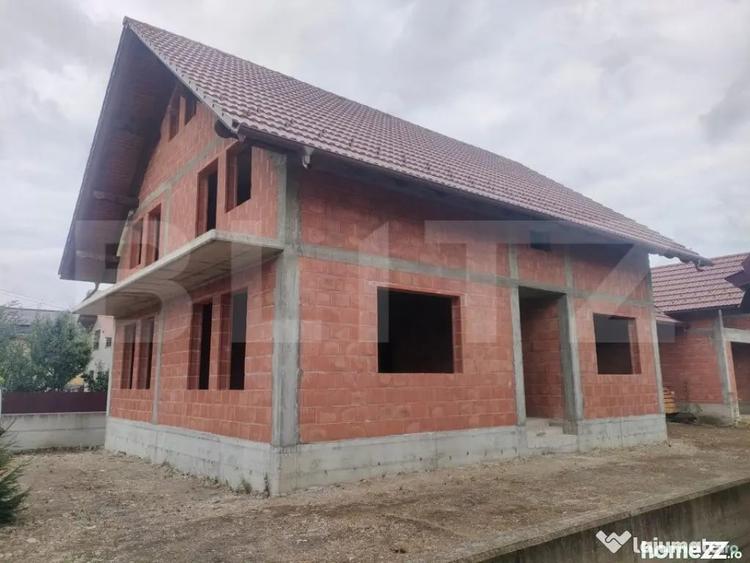 Casă cu 7 camere cu Teren 770 Mp în Marginea