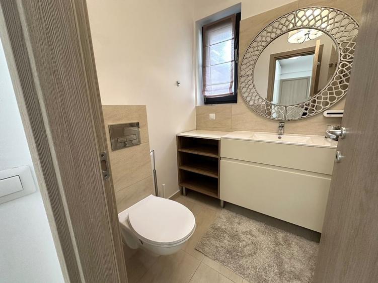 Apartament cu 3 camere decomandat, mobilat în Băneasa