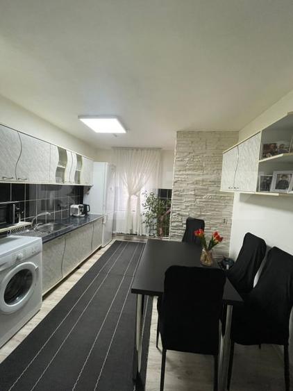Apartament cu 2 camere semidecomandat, mobilat în Câmpia Turzii