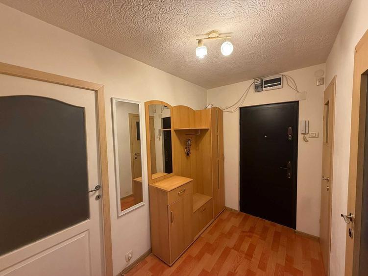 Apartament cu 4 camere decomandat în Rahova