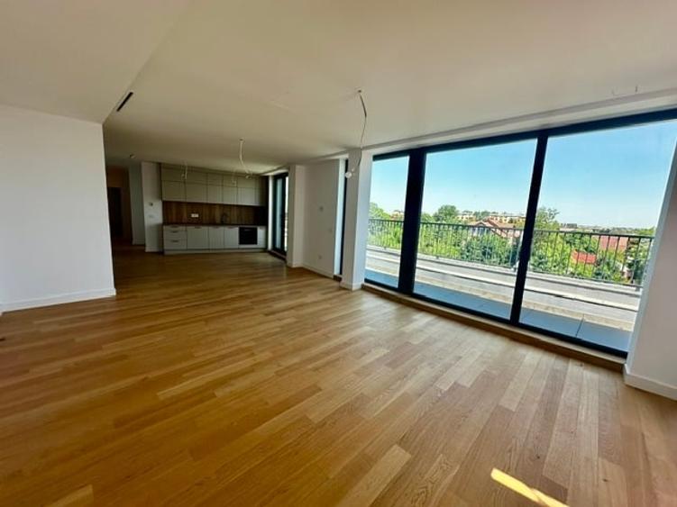 Apartament cu 4 camere decomandat, mobilat în Băneasa