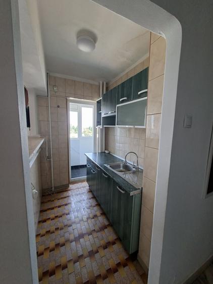 Garsonieră decomandată în Titan
