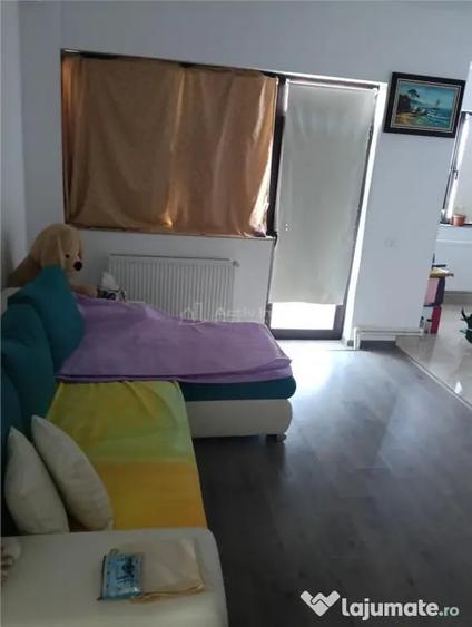 Apartament cu 2 camere decomandat în Lazu