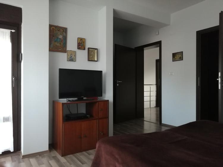 Casă individuală cu 5 camere cu Garaj în Dumbrăvița