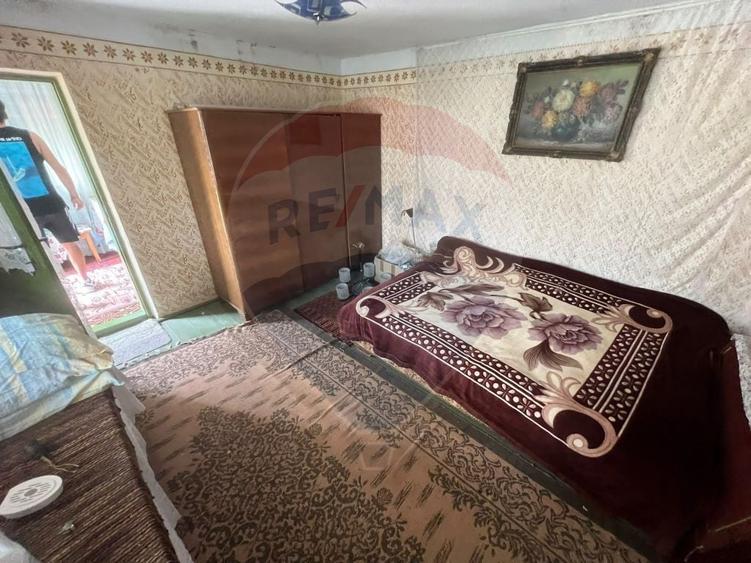 Casă cu 4 camere cu Teren 2366 Mp în Căiata