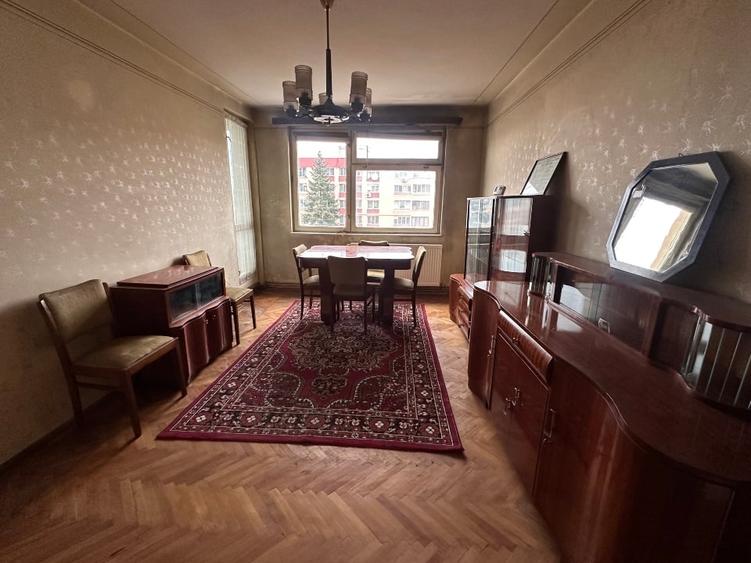 Apartament cu 3 camere semidecomandat în Ultracentral