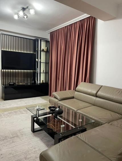 Apartament cu 3 camere decomandat în Exterior Vest