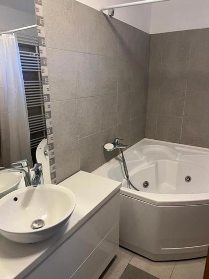 Apartament cu 4 camere decomandat, mobilat în Sisești