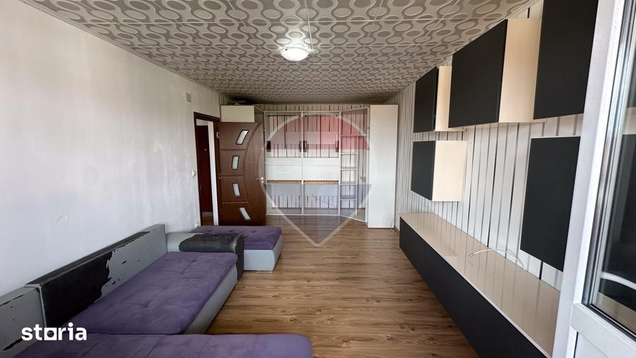 Apartament cu 3 camere decomandat în Sud